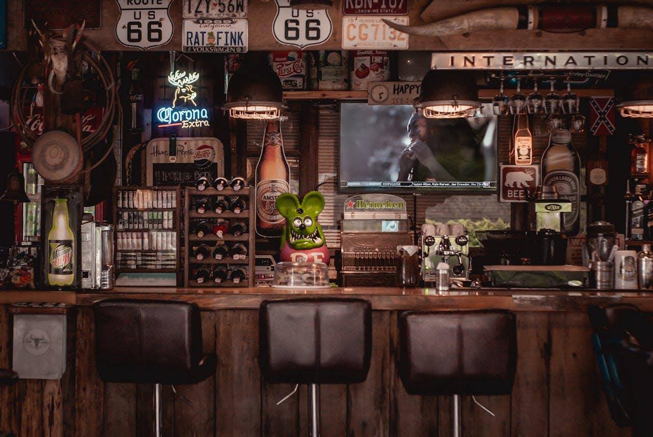 4 Wholesale Beer Buying Strategies to Slash Your Bar’s Inventory Costs